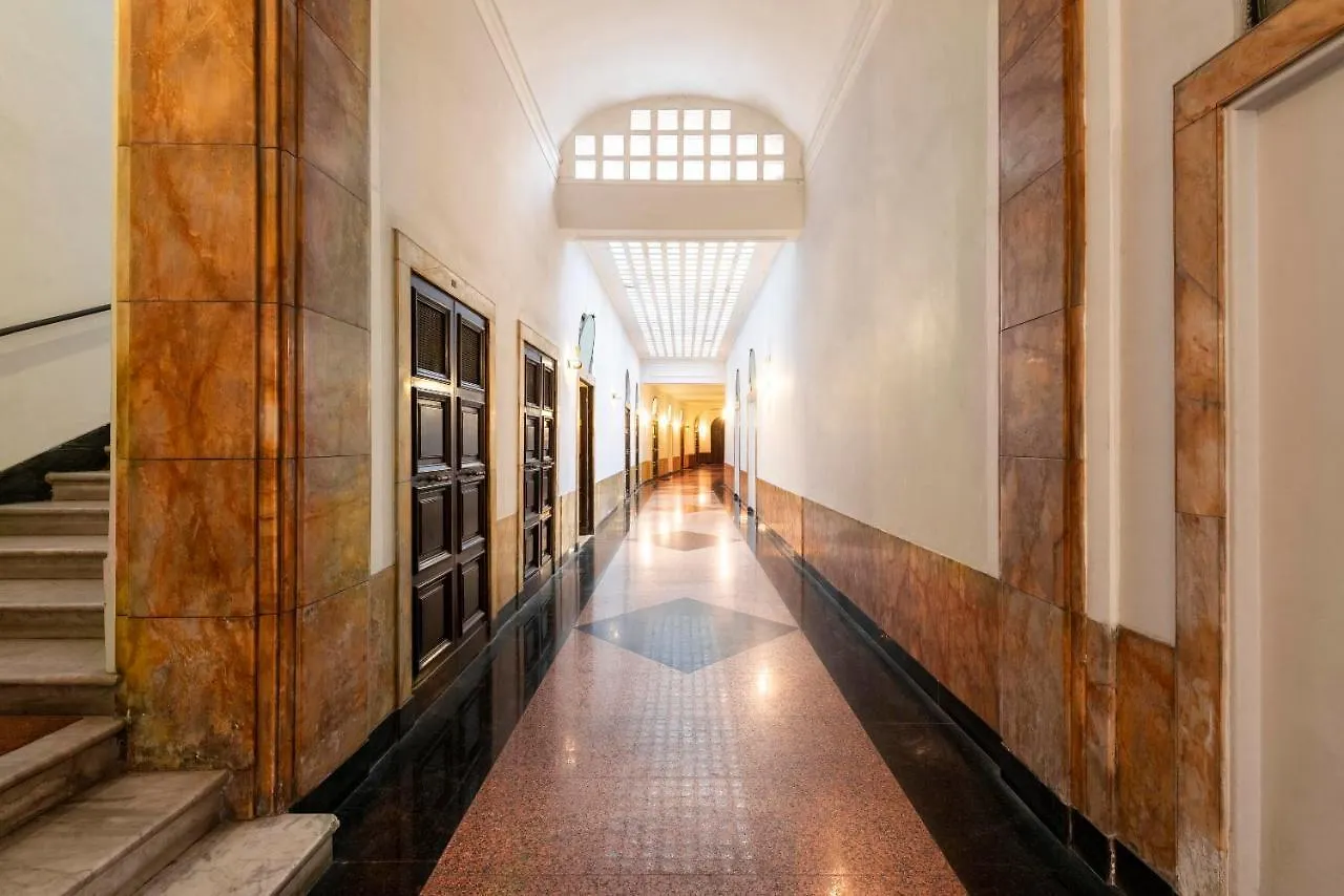 Royal Rooms Corso Rome 2*,  Italy